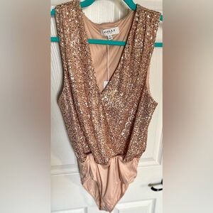 ‼️RARE‼️🎸GILLI🎸🔥NWT🔥V Neck Sequins Bodysuit in Champagne Rose—S
